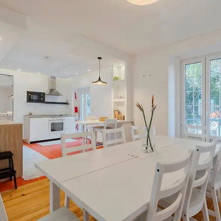 Apartment Downtown 79 *