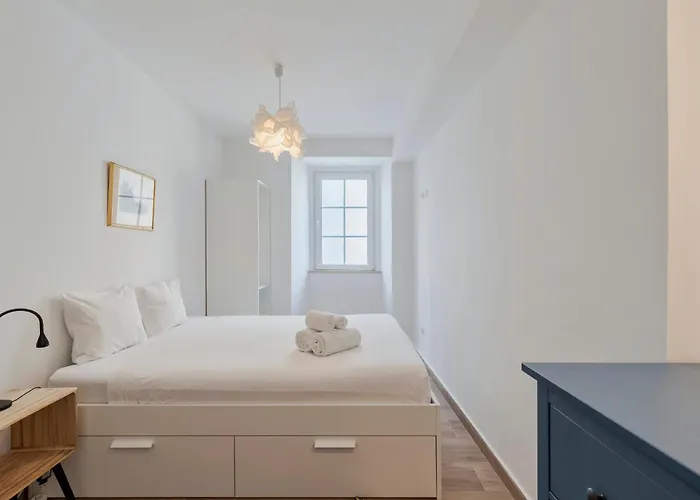 Downtown 79 Сетубал