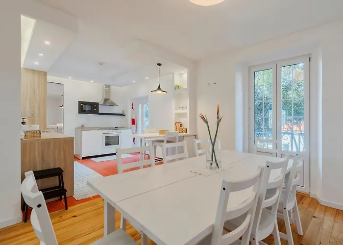 Апартаменты Downtown 79 *